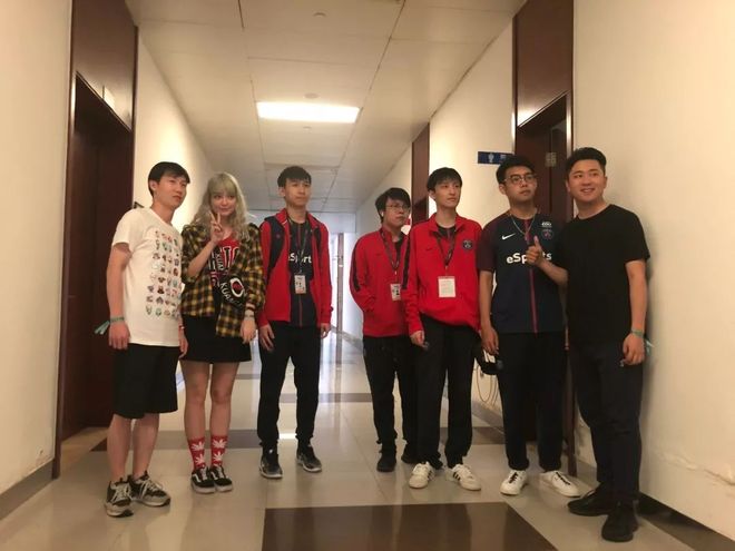 做好准备，是时候迎接季中冠军赛版本的到来了！自5月2日开始，13支来自全球各地的顶尖战队将汇聚一堂，在13.8版本中争夺季中冠军赛的冠军